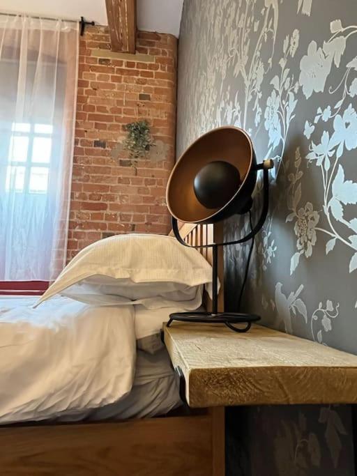 Charming 2 Bed In Centre Of Appartamento