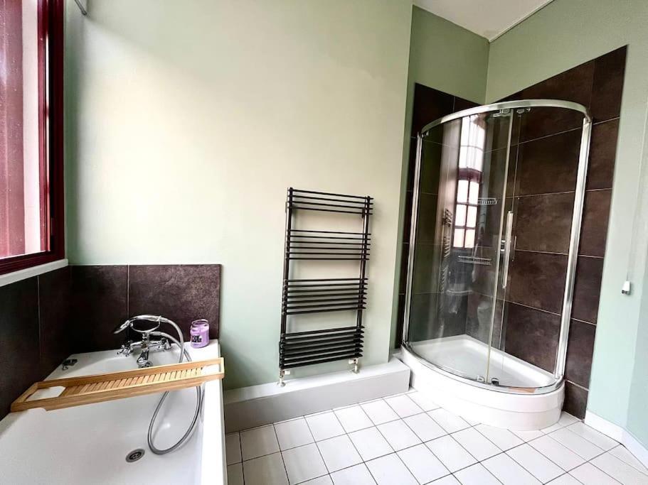 Charming 2 Bed In Centre Of Appartamento *
