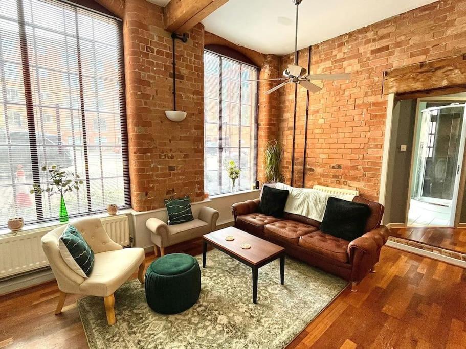 Charming 2 Bed In Centre Of Appartamento