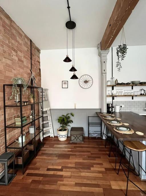 Appartamento Charming 2 Bed In Centre Of *