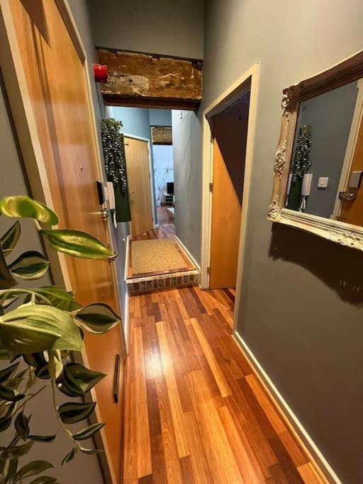 Charming 2 Bed In Centre Of Appartamento *